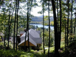 Gorgeous Peaceful Cottage on the Forest Mont Tremblant Resort